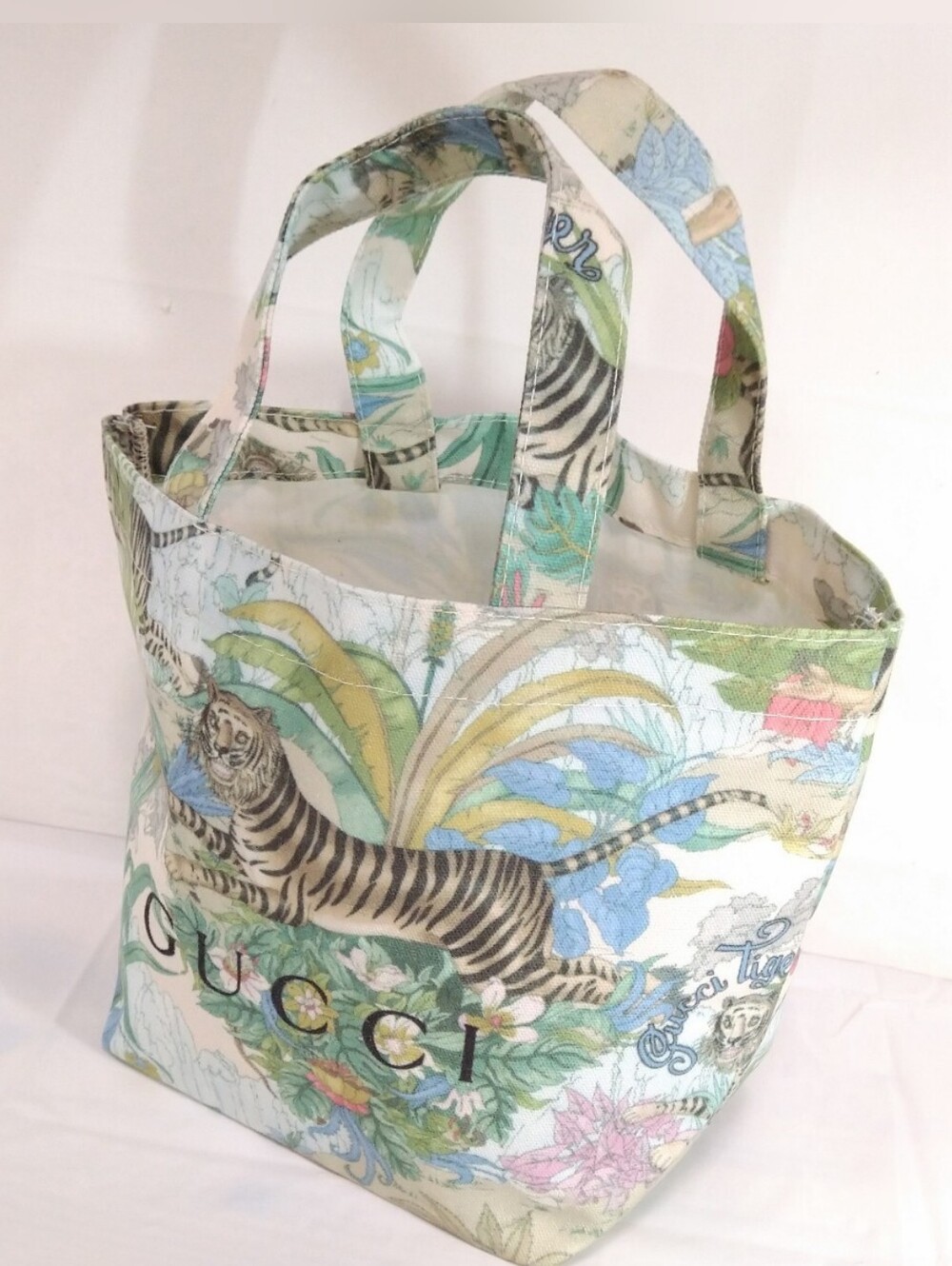 NEW GUCCI Beauty Line 2022 Multicolor Tiger Print Tote Bag! - Picture 3 of 9